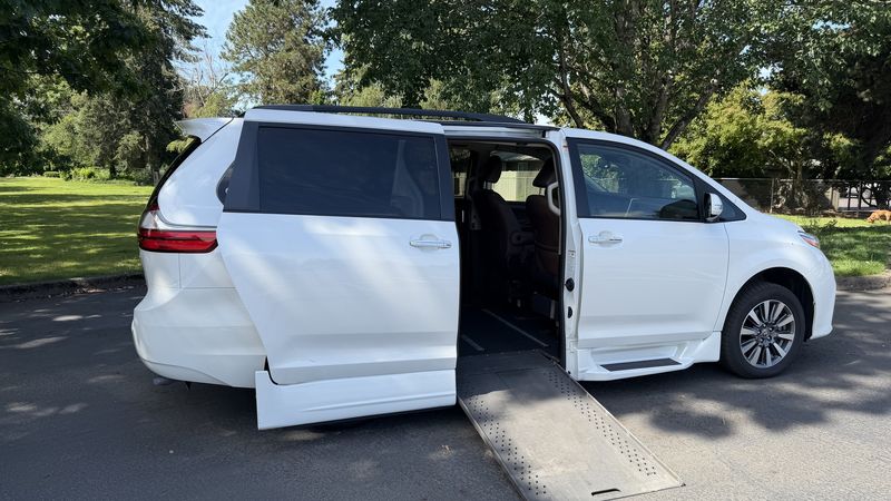 Used 2020 Toyota Sienna.  ConversionRollx Vans Rollx In Floor Honda